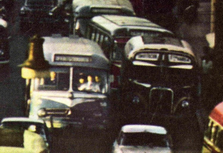 Mercedes-Benz O 321 H (en Argentina) - Expreso Quilmes  &  Mercedes-Benz L 312 - El Halcón
Foto tomada de revista Primera Plana n° 166, enero 1966
