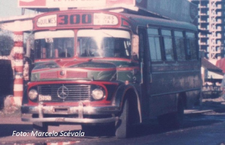 Expreso Ranelagh
B.1531569
Esta foto es de 1986 y MOQSA ya se había hecho cargo de la empresa, aún así muchos coches circulaban con los viejos colores e internos.
