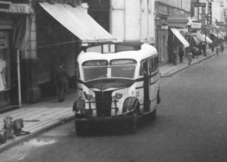 Chevrolet - La Maravilla - Micro Ómnibus Quilmes
Línea 1 - Interno 21
Foto: Diario El Argentino
