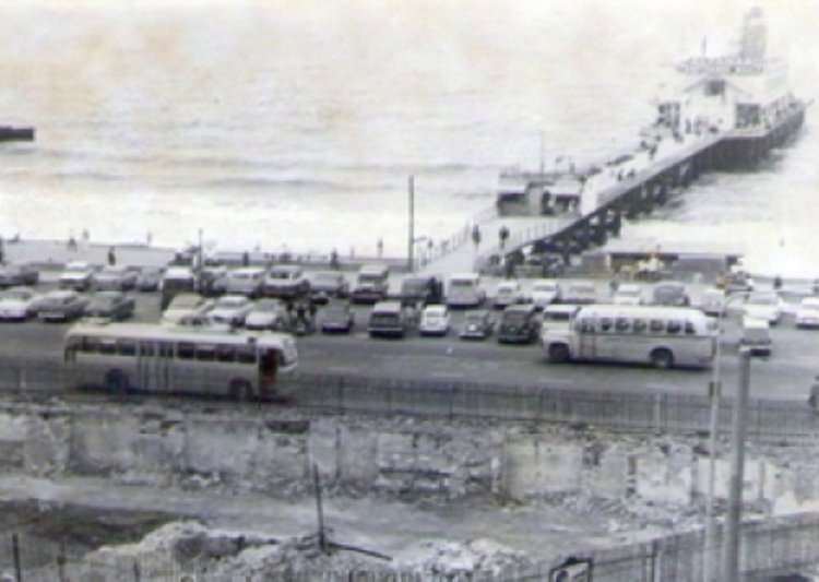 Aclo - Verheul (en Argentina)  &  Ford B-500 - Decaroli Hnos. Belgrano
Foto: Diario La Capital "Fotos de familia"
