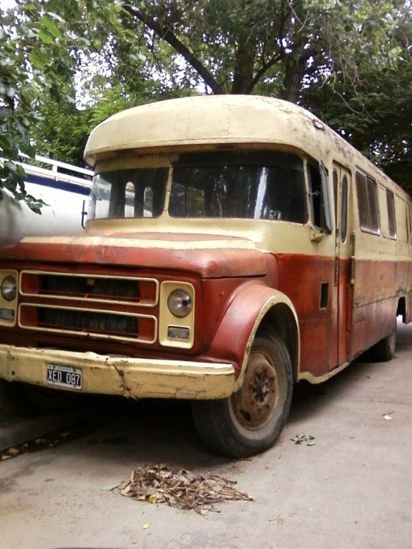 chevroler vaccaro?
B.1321136 - XED087
este viejo chevrolet 350 esta en ciudad jardin
