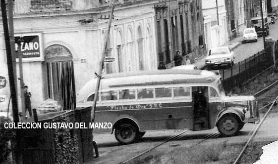 Mercedes-Benz L 312 - Agosti - Flecha De Oro
Los invito a conocer la historia de esta carrocería en:
[url=https://www.bus-america.com/ARcarrocerias/Agosti/Agosti-histo.php]Historia de Carpitnería y Carrocería A. y C. Agosti[/url]
