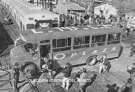 Mercedes-Benz LO 1114 - La Favorita - Plaza
Fotografía publicada en diario: ¿Clarín? ¿La Nación?
Línea 143 - Interno 24
Simulacro de la Cruz Roja en la estación Villa Lynch de la línea Urquiza
