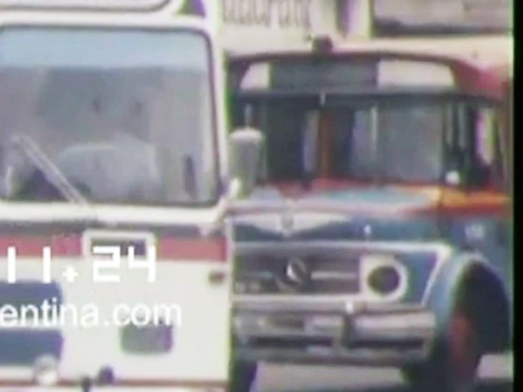 ARCHIVO DI FILM 
http://galeria.bus-america.com/displayimage.php?pid=28875

Camarógrafo: ¿?
Archivo: Difilm (www.difilm-argentina.com)
Extraído de: http://www.youtube.com/watch?v=Bm66VphalXM
