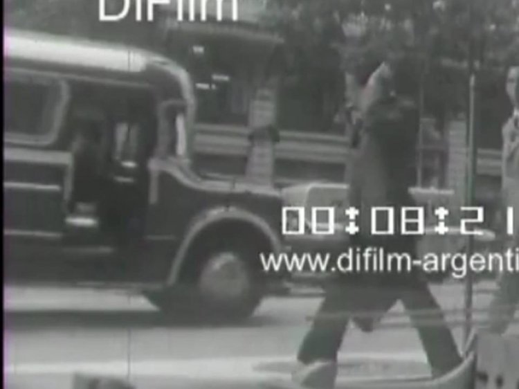 ARCHIVO DI FILM 
http://galeria.bus-america.com/displayimage.php?pid=28885

Camarógrafo: ¿?
Archivo: Difilm (www.difilm-argentina.com)
