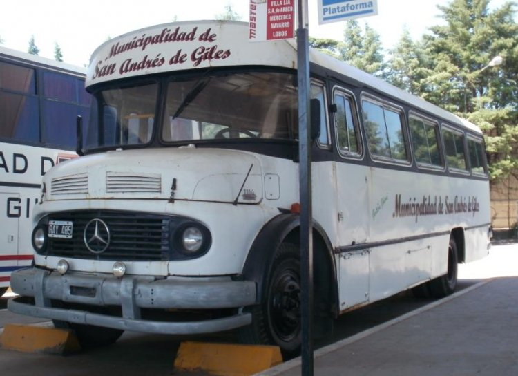 Mercedes-Benz LO 1114 - Ala - Municipalidad de San Andrés de Giles
B 1272931 - RAY 485
¿Recuperado de un furgón?

http://galeria.bus-america.com/displayimage.php?pid=29218
Palabras clave: Mercedes-Benz LO 1114 - San Andrés de Giles