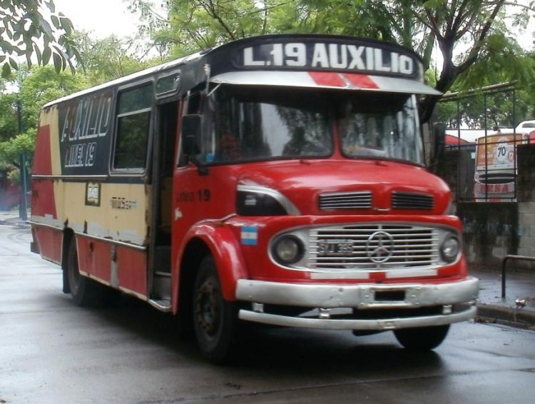 Mercedes-Benz LO 1114 - Splendid - Micro Ómnibus Saavedra 
C 1417397 - SYJ 395
Auxilio M.O.S.S.A., E.R.S.A. e Itatí.
Palabras clave: Micro Ómnibus Saavedra - Mercedes-Benz LO 1114