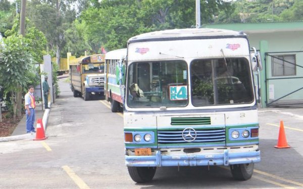 Mercedes-Benz OC 1214 - El Detalle (En Nicaragua)
Extraído de www.laprensa.com.ni
Palabras clave: Mercedes Benz OC-1214 - El Detalle (En Nicaragua)