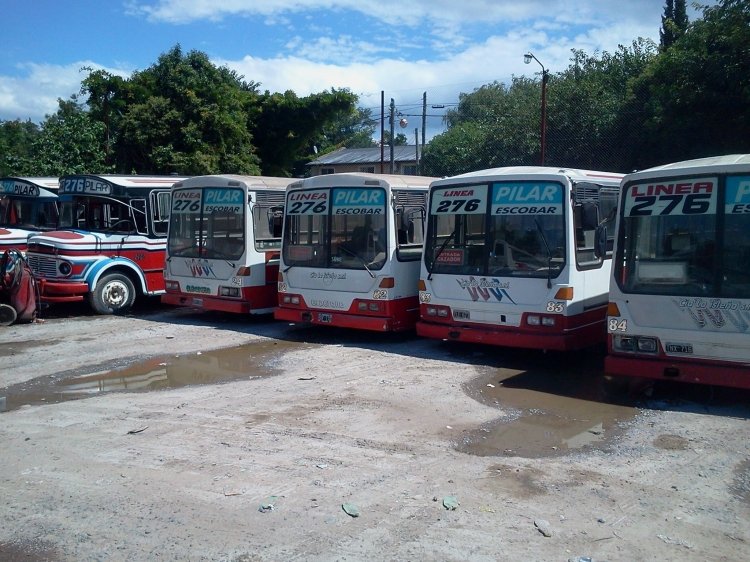 Cia. La Isleña S.R.L. - Varios
Coches que quedaron en el galpón de El Cazador)
(Foto de Daniel Brunale)
Palabras clave: 276 Isleña