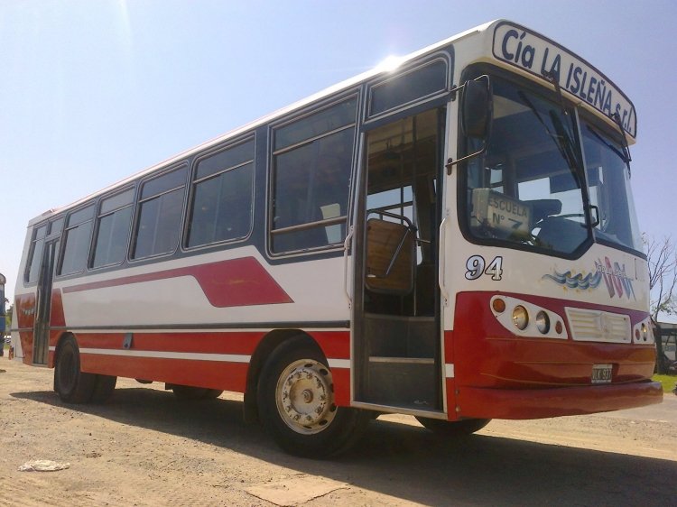 Mercedes-Benz OH 1316 - Kit - Cia. La Isleña S.R.L.
C 1724305 - VLK 937
Línea 276 - Interno 94
Ex interno 19, con la bandera asignada para los recorridos comunales de Escobar
De ahora en adelante llevaran el número 510.
Palabras clave: Isleña Escobar Pilar Lujan