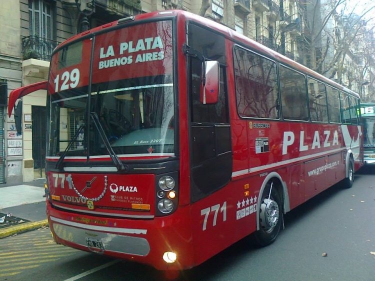 Volvo - Busscar (en Argentina) - PLAZA 
FHA 243
Línea 129 - Interno 771
