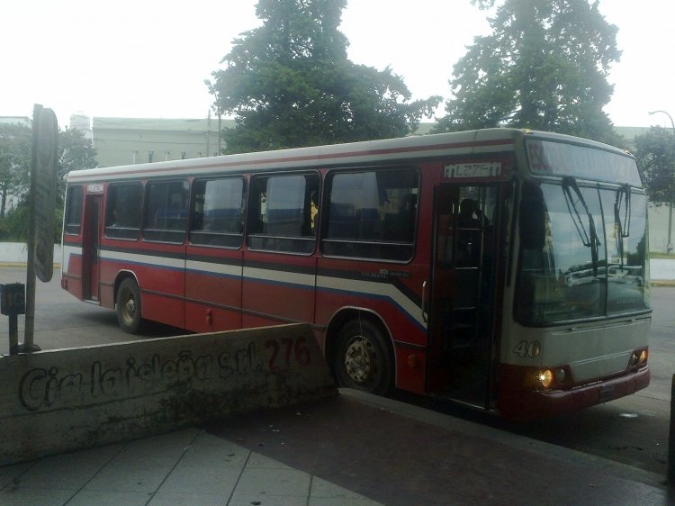 Mercedes-Benz 1621 - Marcopolo - Cia. La Isleña S.R.L.
Línea 276 - Interno 40
El 40 de La Isleña en la Terminal de Luján, saliendo a Carmen de Areco.
Palabras clave: Isleña Escobar Pilar Lujan