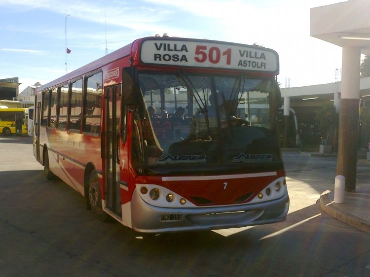 Mercedes-Benz OF 1418 - Corwin (Bi-Met) - Tratado del Pilar S.R.L.
FNQ193
El nuevo interno 7 de la 501 Pilarense, reemplaza a un La Favorita OF 1214 que vino de Mendoza.
Palabras clave: Pilar Villa Rosa Astolfi 501