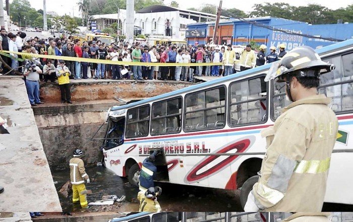 Mercedes-Benz OF 1318 - CAIO Alpha 1996 (en Paraguay) - 3 de Febrero Linea 454 N06
Fotografa : ?

