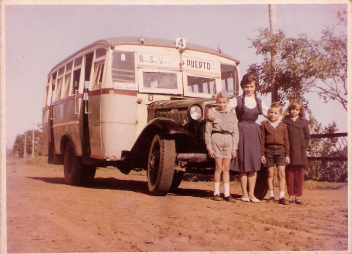 Ford 34 Flat-Head V8 (en Paraguay) - La Segura - Linea 4 
Foto extraida de http://museovirtualdelparaguay.org
Fotografía de Renato Rönnebeck
Palabras clave: Ford