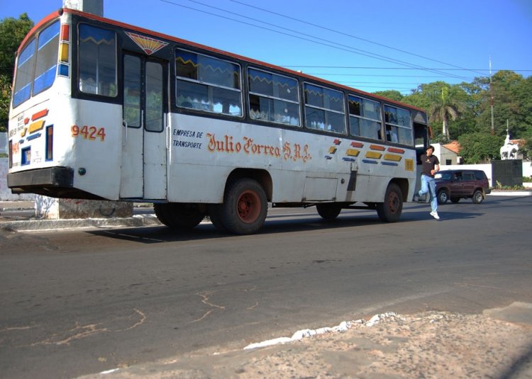 Mercedes-Benz 1313 CAIO Amelia(en Paraguay) Emp. Julio Correa, Linea 51 Interno 9424 
Palabras clave: CAIO 1113