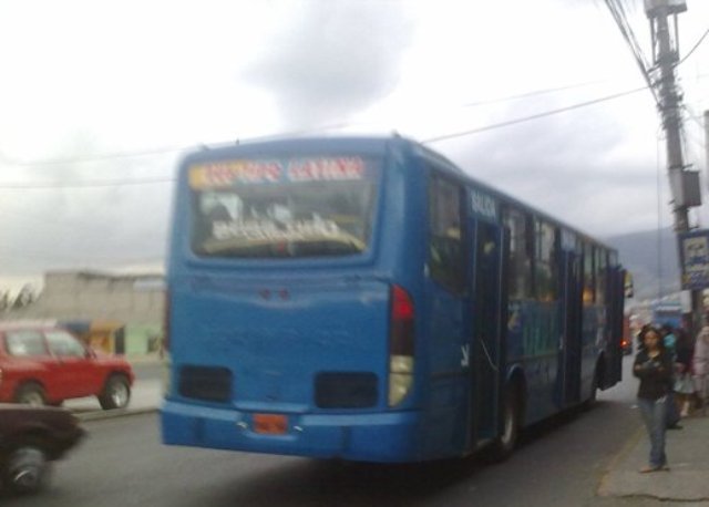 Hino RK1J Olimpica Transmicin Automatica
Toma de la parte posterior del mismo bus antes mencionado
Palabras clave: Hino RK1J Olimpica Transmicin Automatica