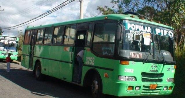 HINO FF IMCE
Bus de transporte Interparroquial Coop Pifo 
Palabras clave: HINO FF IMCE