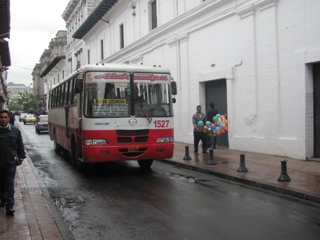 Hino FF Carroceria LOPEZ
Bus de Servicio Urbano de Quito
Coop Atahulapa
Palabras clave: Hino FF Carroceria LOPEZ