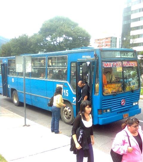 Mercedes-Benz OF 1318 - Caio Vitoria (en Ecuador) - MetroTrans
Bus Tipo de Quito Coop Metrotrans
Palabras clave: Mercedes Benz OF 13 18 Carroceria Caio Vitoria