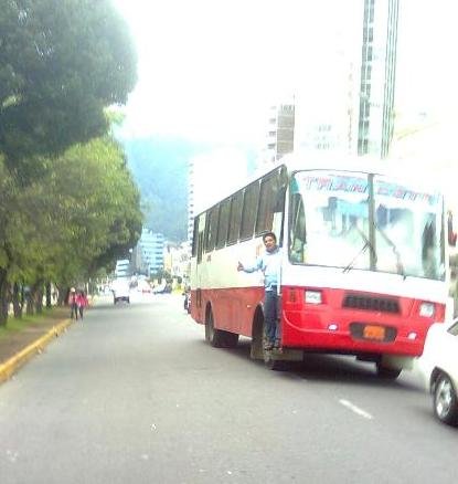 Isuzu Ftr Carroceria Busscar Ecuador 
Urbano de Quito Servicio Especial Coop Trans Zeta
Palabras clave: Isuzu Ftr Carroceria Busscar Ecuador 