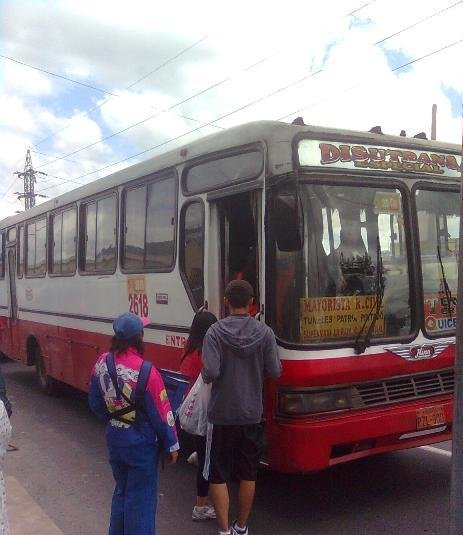 Super Hino FD 98 Carroceria Llerena
Bus Servicio Especial de Quito Coop Disutrans
Palabras clave: Super Hino FD 98 Carroceria Llerena