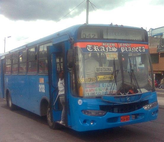 Mercedes Benz OF 1721 Carroceria M & L
Bus Tipo de Quito Coop Planeta
PUA 003
Palabras clave: Mercedes Benz OF 1721 Carroceria M & L