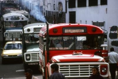 Ford - Superior (en Ecuador) - Buses Antiguos Quito
Fotografia de : ¿?
Varios Buses de la Ciudad de Quito años 80
en la foto se ve algunos buses los 2 primeros carroceria superior y el tercero thomas
