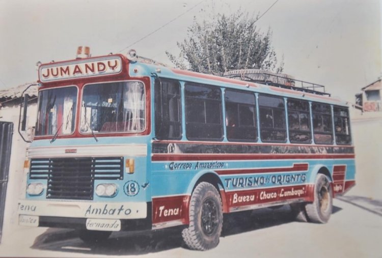 Chasis ¿ Ford - Nissan ? Carroceria desconocida
Coop Jumandy 
Movil 18
Imagen : Facebook Revista Buen viaje
Palabras clave: Chasis ¿ Ford - Nissan ? Carroceria desconocida