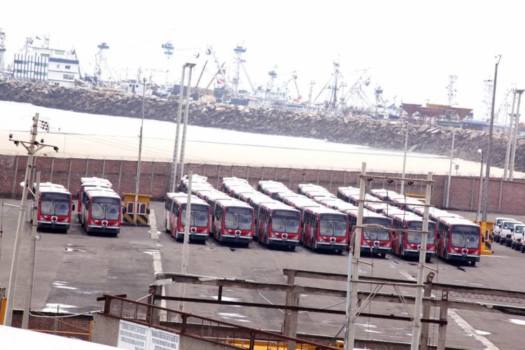 Volvo B12M Articulado - Carroceria CAIO Millenium (en Ecuador)
Buses para Corredor Sur Oriental Quito

Foto: Vicente Robalino, Agente de noticias Quito
Palabras clave: Volvo B12M Articulado Carroceria CAIO