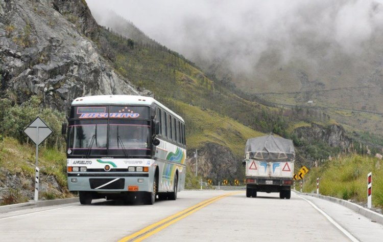 VOLVO B 10 M CARROCERIA MARCOPOLO (EN ECUADOR )
Ejecutivo San Luis
Imagen : Hugo Echeverria
Palabras clave: VOLVO B 10 M CARROCERIA MARCOPOLO (EN ECUADOR )
