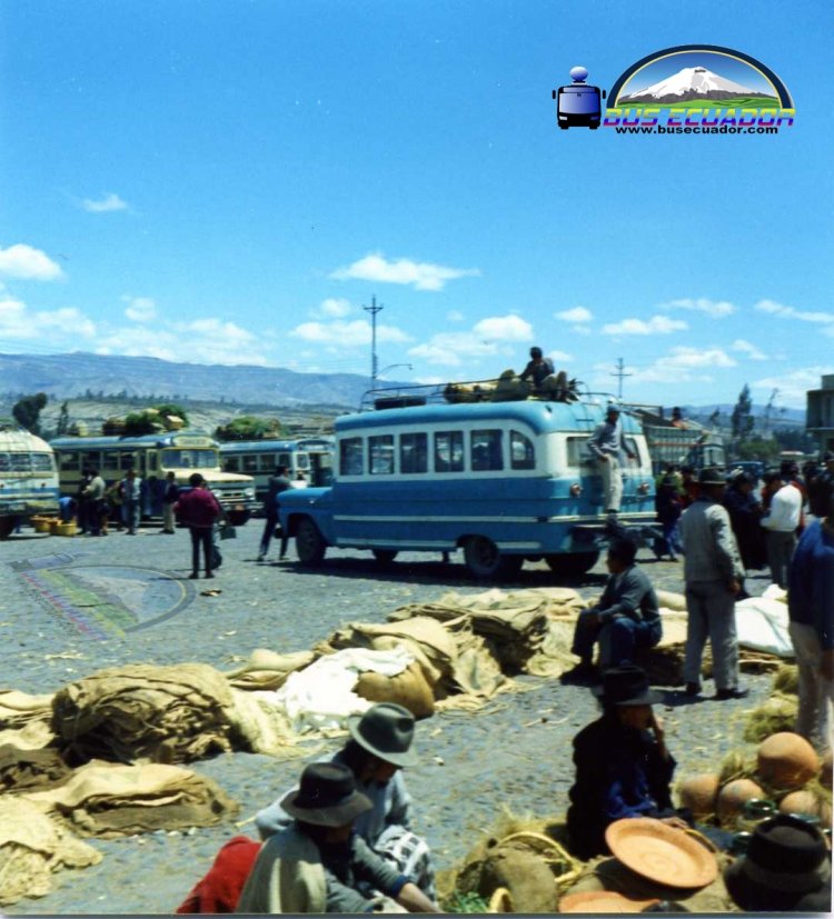 Chasis y Carrocerias Desconocidos
Varios autobuses en el mercado de la ciudad de Ambato
Años 80
Palabras clave: Chasis y Carrocerias Desconocidos