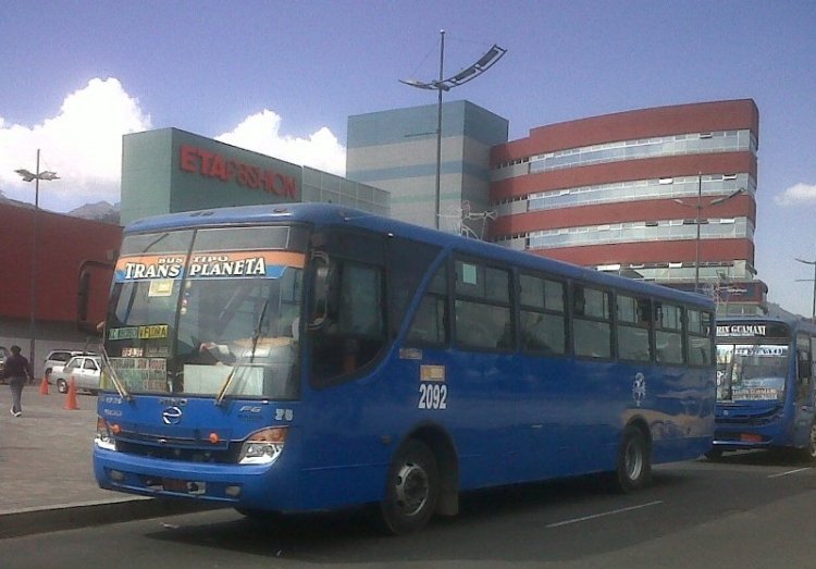 Hin
Bus Tipo de Quito
Coop Planeta Movil 75
Palabras clave: Hino FG Carroceria Morales
