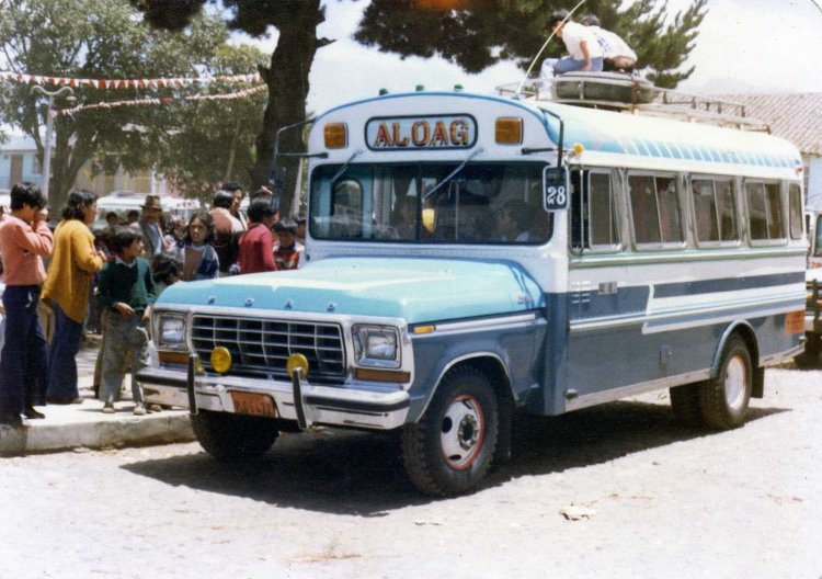 Ford 350 - Carroceria Thomas (Ecuador)
P.05422
Foto: Jaqueline Rodríguez
Bus de servicio Interprovincial ALOAG
Uno de los Primeros de la misma

Palabras clave: Ford 350 Carroceria Thomas (Ecuador)