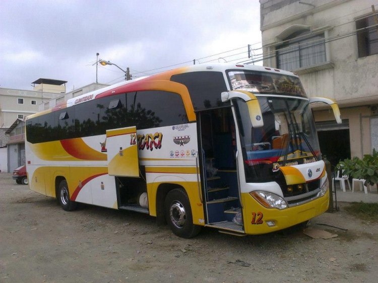 Hino AK Carroceria Megabuss
Coop Aerotaxi 
Movil 12
Imagen : Felíx Vera
Palabras clave: Hino AK Carroceria Megabuss
