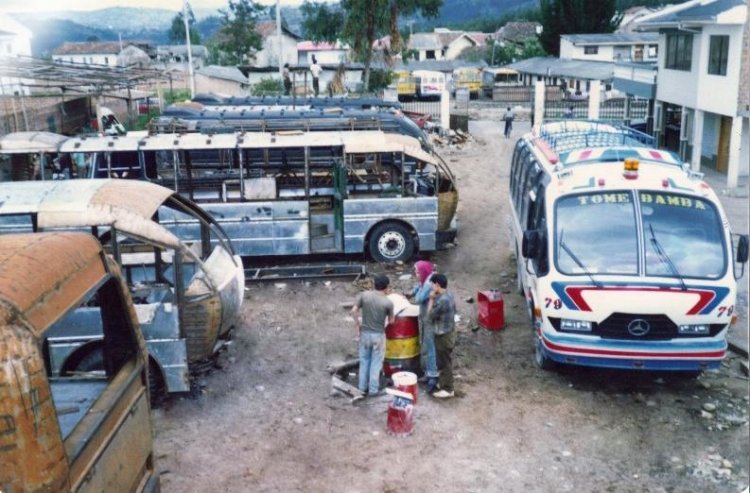 Talleres de Carroceria Guzman
Elaboracion de los antiguos Buses bala de Guzman
Palabras clave: Talleres de Carroceria Guzman