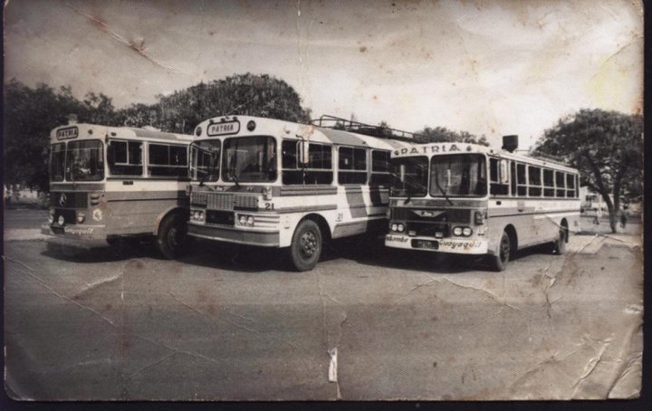 Buses Coop  Patria
Archivo fotografico de la familia Valdiviezo Medina
Fotografia tomada de facebook Coop. Patria
Buses del Recuerdo
{Datos de derecha a izquierda}

Palabras clave: Coop Patria