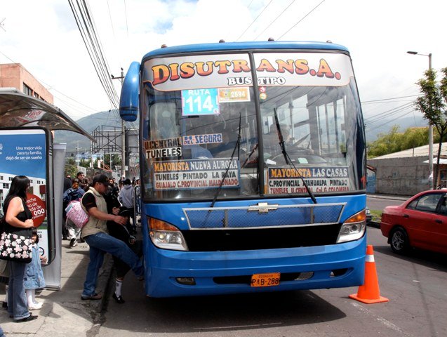 Chevroler Isuzu FTR Carroceria Metalbus
Nuevo sistema de Lineas de ruta en buses de Quito

PAB 288

Palabras clave: Chevroler Isuzu FTR Carroceria Metalbus