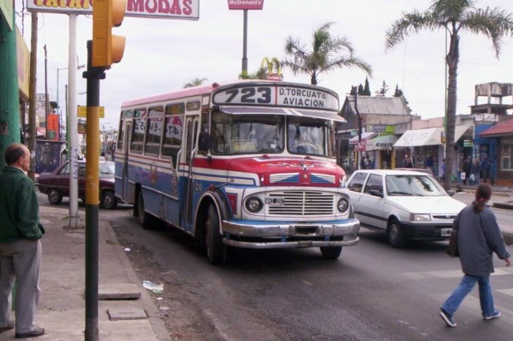 Mercedes-Benz 1114 - CEAP - El Recreo
C.1329520 - WHI297
Uno de los diseños mas raros sobre 1114, para mi.
