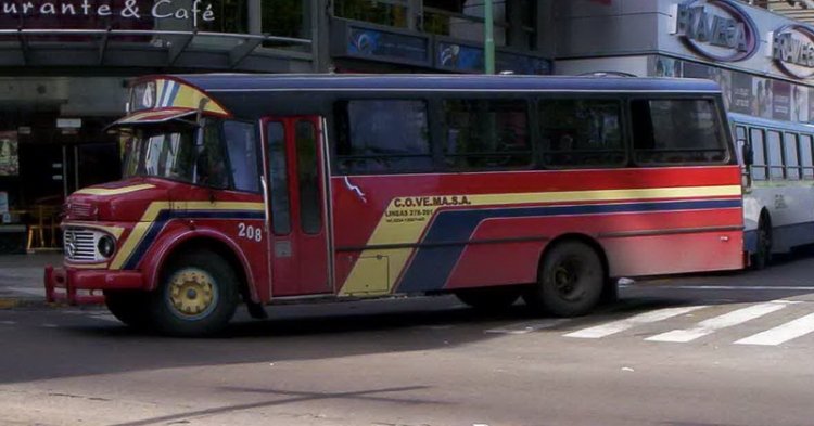 Mercedes-Benz 1114 - San Miguel - CO.VE.MA.
A este San Miguel le cambiaron las ventanillas aparentemente. Por lo menos yo, no recuerdo un modelo así con estas ventanas.
