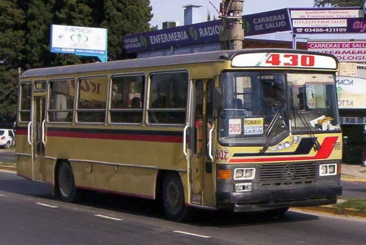 Mercedes- Benz OF 1214 - La Favorita - Linea 60
Un favorita 430, cumpliendo servicio en la 503 de Escobar, cuando todav�a figuraba el n�mero en la bandera...
