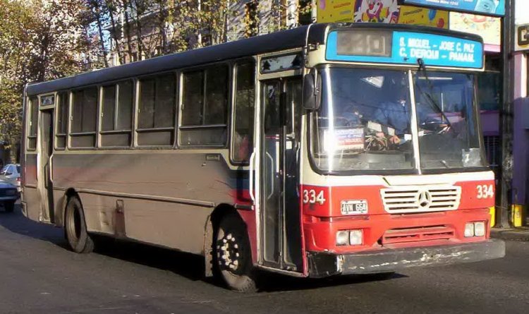 Mercedes-Benz OF 1318 - Bus - LPGB
Extra�o Bus carrozado sobre OF 1318, basado en el modelo del OHL1320
