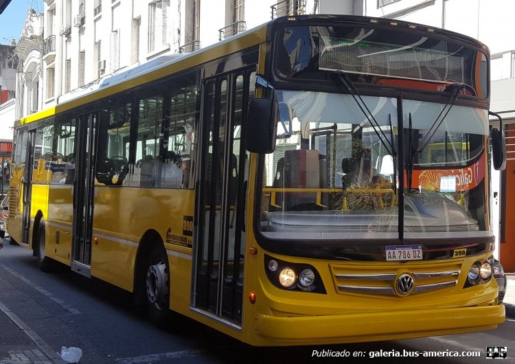 Volkwagen 18.280 OTLE - La Favorita Favorito GR - Rosario Bus S.A.
AA786DZ

Línea 128 (Rosario), interno 390

Uno de los tantos VW que incorporó Rosario Bus para sus urbanas rosarinas. En este caso, prestando servicio en la 128 y con la novedad de tener sus ventanillas con vidrios pegados.
