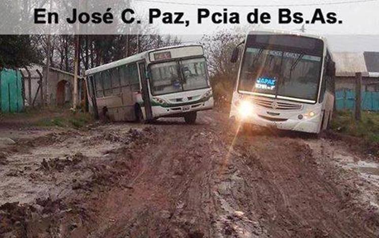 Fotografía: Eduardo Armoa

Unidades de líneas 741"A" y 749
[Datos de izquierda a derecha]
