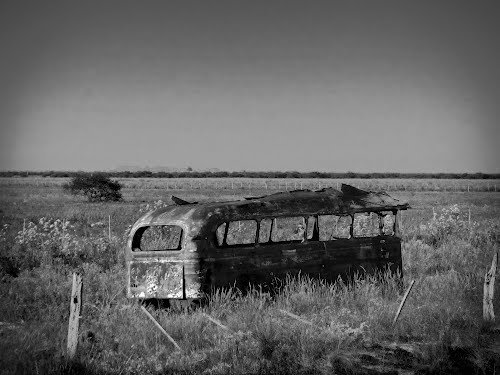 El Cóndor
Carrocería abandonada junto a vias FCGU y nueva Ruta 45, llegando a Ibicuy, Entre Ríos

Foto: Zanella 66

