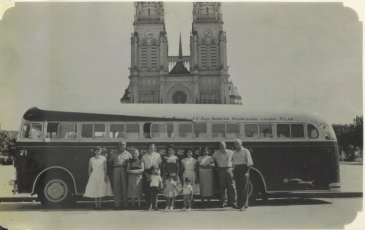 Mercedes-Benz O-3500 (frontalizado) - El Trébol - L.I.S.A.
La Independencia, interno 21
Palabras clave: LISA