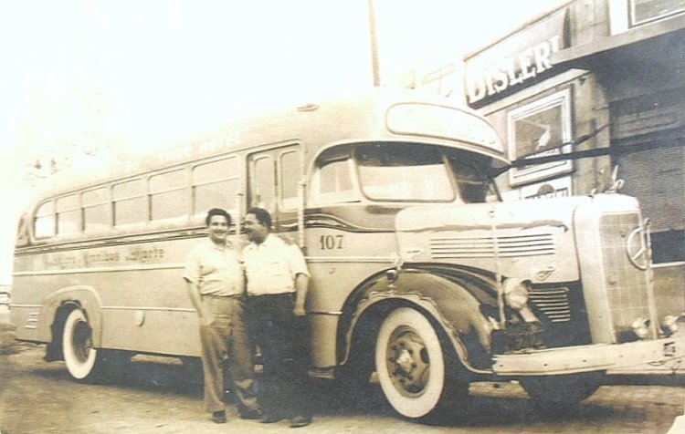 Mercedes-Benz O-3500 - El Cóndor - Micro Ómnibus Norte
Línea 60 - Interno 107

Fotografía: Autor desconocido
Colección: ¿Jorge De Martino?
