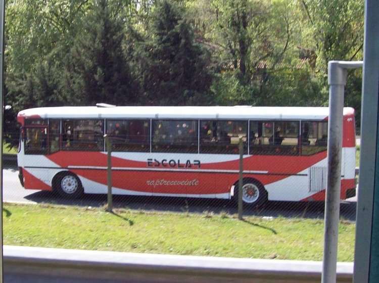 Mercedes-Benz - Río De La Plata - Escolar  
http://galeria.bus-america.com/displayimage.php?pos=-24626
Palabras clave: VIEJAS