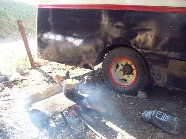 MI 187
Y se armo el fogon nomas!! 
Palabras clave: VIEJAS