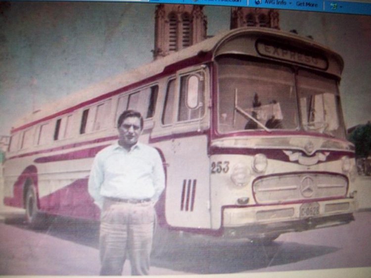 Mercedes-Benz O 317 - D.I.C. - El Cóndor
M.T.N.
0628
Imagen dedicada a Alejandro 0317, el que se ve en la imagen es el TATA Nuñez.
Foto: Familia Nuñez
Palabras clave: LARGA